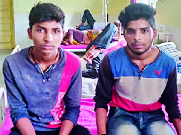 The hunger strike fell | उपोषणकर्त्यांची प्रकृती खालावली The hunger strike fell | उपोषणकर्त्यांची प्रकृती खालावली