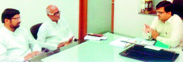 Madhukar Kukade talked to the District Collector | मधुकर कुकडे यांची जिल्हाधिकाऱ्यांशी चर्चा