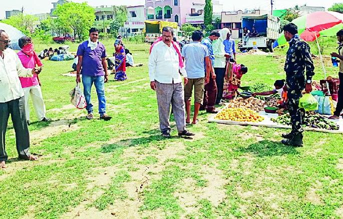 Legislative support for legislators in Corona crisis | कोरोनाच्या संकटात आमदारांचा स्वखर्चातून मदतीचा हात Legislative support for legislators in Corona crisis | कोरोनाच्या संकटात आमदारांचा स्वखर्चातून मदतीचा हात