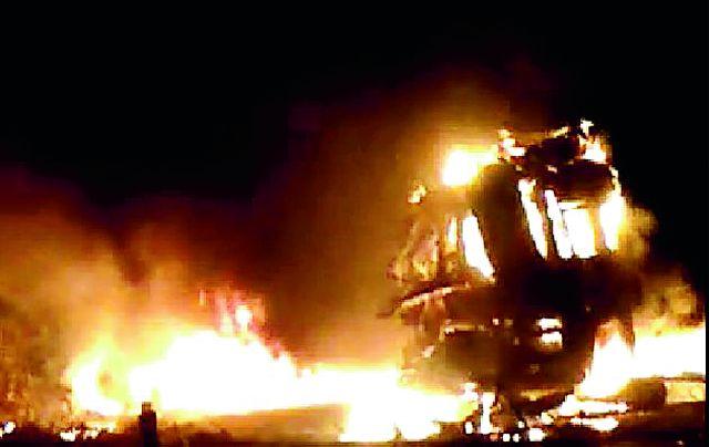 After the accident, both trucks were cremated, driver killed | अपघातानंतर दोन्ही ट्रक पेटले, चालक ठार