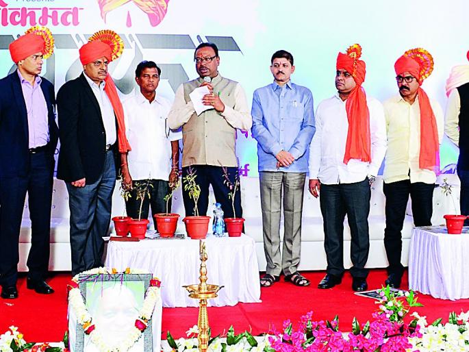 Felicitated the village of Sarpanchs felicitation | सरपंचांचा सत्कार हा गावाचा सत्कार Felicitated the village of Sarpanchs felicitation | सरपंचांचा सत्कार हा गावाचा सत्कार