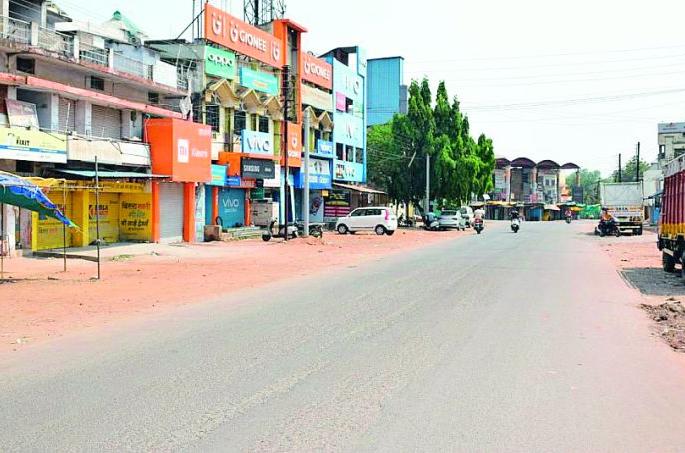 Dryness everywhere on the blocked roads | संचारबंदीत रस्त्यांवर सर्वत्र शुकशुकाट Dryness everywhere on the blocked roads | संचारबंदीत रस्त्यांवर सर्वत्र शुकशुकाट