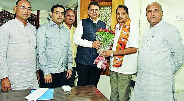 Finally, Rajendra Patle's Shivsena gets 'Jai Maharashtra' | अखेर राजेंद्र पटलेंचा शिवसेनेला ‘जय महाराष्ट्र’ Finally, Rajendra Patle's Shivsena gets 'Jai Maharashtra' | अखेर राजेंद्र पटलेंचा शिवसेनेला ‘जय महाराष्ट्र’