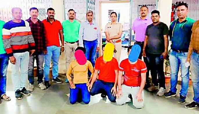 Three robbers jailed for looting Gondwana Express train | गोंडवाना एक्स्प्रेस रेल्वेत लूटमार करणारे तीन लुटारू जेरबंद