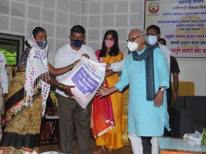 Distribution of Khawati insects to tribals | आदिवासींना खावटी कीटचे वाटप