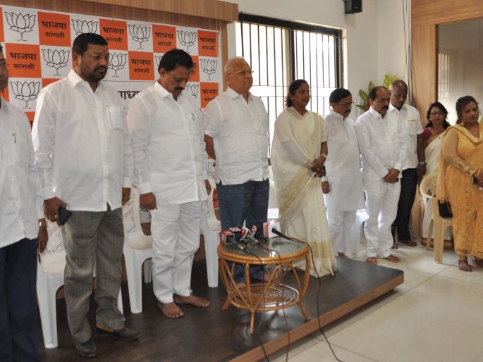 The government will take revenge by terror strikes: Sharad Pawar | अतिरेकी हल्ल्याचा भाजपकडून तीव्र निषेध, सरकार बदला घेईल : देशमुख The government will take revenge by terror strikes: Sharad Pawar | अतिरेकी हल्ल्याचा भाजपकडून तीव्र निषेध, सरकार बदला घेईल : देशमुख