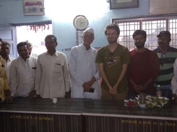 London's guest arrives in village; Inspection of rural development at Dhamangav and Sindkhed | लंडनचा पाहुणा पोहचला गावात; धामणगांवबढे व सिंदखेड येथे ग्रामविकासाची केली पाहणी London's guest arrives in village; Inspection of rural development at Dhamangav and Sindkhed | लंडनचा पाहुणा पोहचला गावात; धामणगांवबढे व सिंदखेड येथे ग्रामविकासाची केली पाहणी