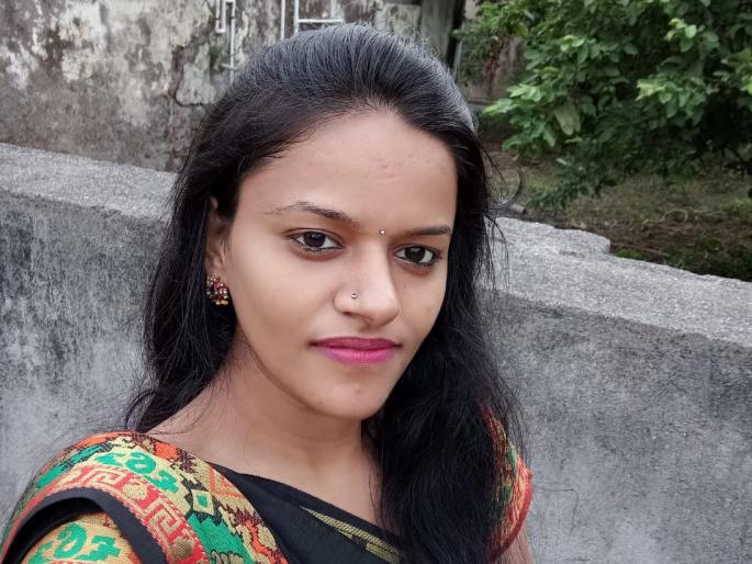 Suicide by hanging of a young woman at Amalner | अमळनेर येथे तरुणीची गळफास घेऊन आत्महत्या Suicide by hanging of a young woman at Amalner | अमळनेर येथे तरुणीची गळफास घेऊन आत्महत्या