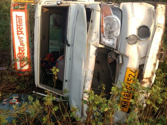 A re-victim of a ditch on the highway | महामार्गावर खडड्याचा पुन्हा एक बळी A re-victim of a ditch on the highway | महामार्गावर खडड्याचा पुन्हा एक बळी