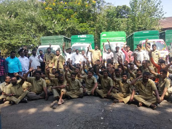 Bells | घंटागाडी कर्मचाऱ्यांचे आंदोलन