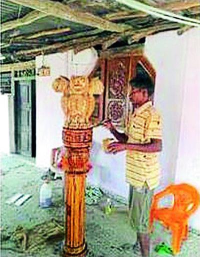 'Rishi' blows life in silk wood | निर्जीव लाकडात जीव फुंकतो ‘ऋषी’ 'Rishi' blows life in silk wood | निर्जीव लाकडात जीव फुंकतो ‘ऋषी’