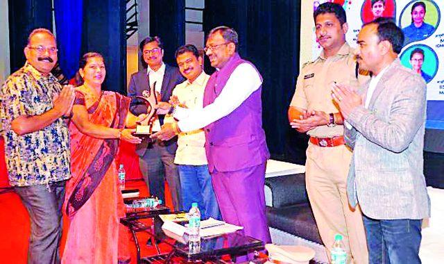 Do the leadership of the world with the help of worldly leadership | ज्ञानसंपदेच्या बळावर करा जगाचे नेतृत्व