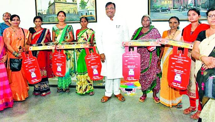The city will be releasing smoke from August 15 | १५ ऑगस्टपर्यंत जिल्हा धूरमुक्त करणार The city will be releasing smoke from August 15 | १५ ऑगस्टपर्यंत जिल्हा धूरमुक्त करणार
