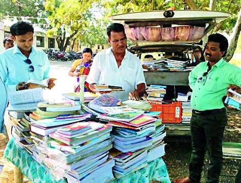 For the year, 'he' does the business of six million | वर्षाकाठी ‘तो’ करतो साठ लाखांचा व्यवसाय For the year, 'he' does the business of six million | वर्षाकाठी ‘तो’ करतो साठ लाखांचा व्यवसाय