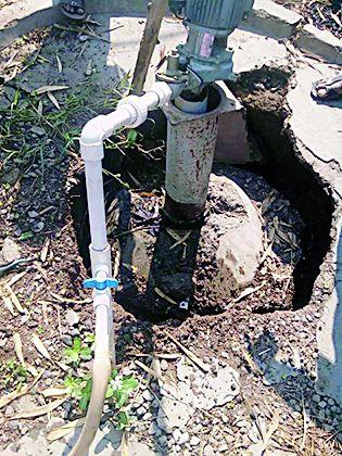 Powerful blasting with two feet of hand pump | शक्तिशाली ब्लास्टिंगने हातपंप दोन फूट जमिनीत Powerful blasting with two feet of hand pump | शक्तिशाली ब्लास्टिंगने हातपंप दोन फूट जमिनीत