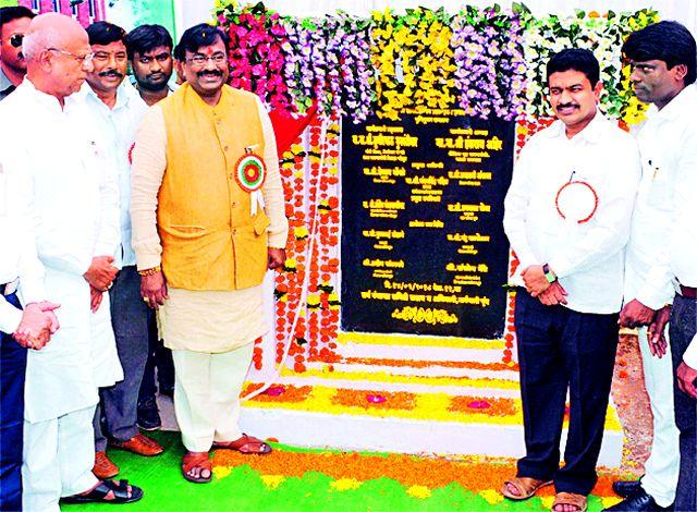 Get access to basic features | पायाभूत सुविधांचा उपयोग होऊ द्या Get access to basic features | पायाभूत सुविधांचा उपयोग होऊ द्या