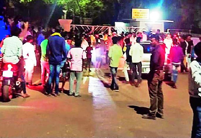 Tiger heads to UltraTech colony | अल्ट्राटेकच्या वसाहतीत शिरला वाघ Tiger heads to UltraTech colony | अल्ट्राटेकच्या वसाहतीत शिरला वाघ