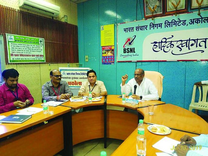 Provide quality and uninterrupted service to customers! - Sanjay Dhotre | ग्राहकांना दर्जेदार अखंडीत सेवा पुरवा! - केंद्रीय राज्यमंत्री संजय धोत्रे यांचे निर्देश Provide quality and uninterrupted service to customers! - Sanjay Dhotre | ग्राहकांना दर्जेदार अखंडीत सेवा पुरवा! - केंद्रीय राज्यमंत्री संजय धोत्रे यांचे निर्देश