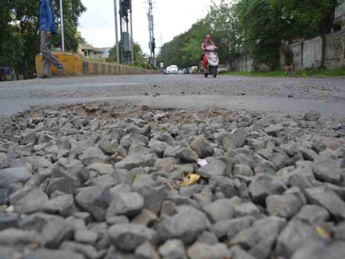 Assurances of assurances by elected representatives | निर्ढावलेल्या लोकप्रतिनिधींकडून आश्वासनांची खैरात