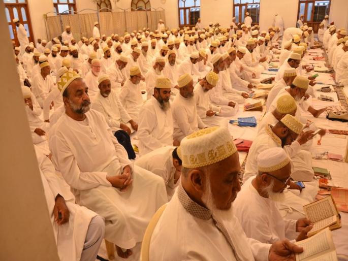 Pray for the progress of the country, water supply for the good rain by the Bohri brothers | देशाची प्रगती, चांगल्या पावसासाठी जळगावात बोहरी बांधवांतर्फे प्रार्थना Pray for the progress of the country, water supply for the good rain by the Bohri brothers | देशाची प्रगती, चांगल्या पावसासाठी जळगावात बोहरी बांधवांतर्फे प्रार्थना