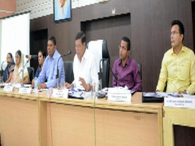 In the ZP meeting, the suspension of the officer | जि.प.च्या सभेत अधिका-याच्या निलंबनावरून खल In the ZP meeting, the suspension of the officer | जि.प.च्या सभेत अधिका-याच्या निलंबनावरून खल