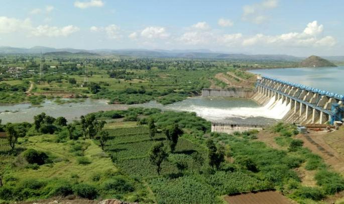 Water released from Akkalpada project for scarcity-hit villages in Dhule district | धुळे जिल्ह्यातील टंचाईग्रस्त गावांसाठी अक्कलपाडा प्रकल्पातून पाणी सोडले Water released from Akkalpada project for scarcity-hit villages in Dhule district | धुळे जिल्ह्यातील टंचाईग्रस्त गावांसाठी अक्कलपाडा प्रकल्पातून पाणी सोडले