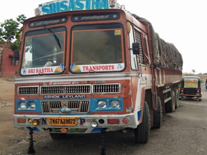 Unmanned murder of truck driver on Mumbai Agra Highway | मुंबई-आग्रा महामार्गावर ट्रकचालकाची निर्घृण हत्या Unmanned murder of truck driver on Mumbai Agra Highway | मुंबई-आग्रा महामार्गावर ट्रकचालकाची निर्घृण हत्या