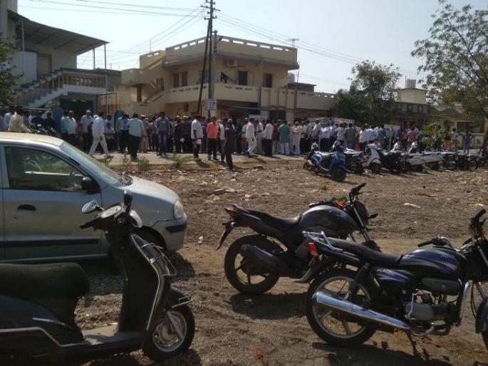 People's crowds will continue to attend the meeting of Prime Minister Narendra Modi | पंतप्रधान नरेंद्र मोदी यांच्या सभेला उपस्थित राहण्यासाठी नागरिकांची गर्दी सुरू