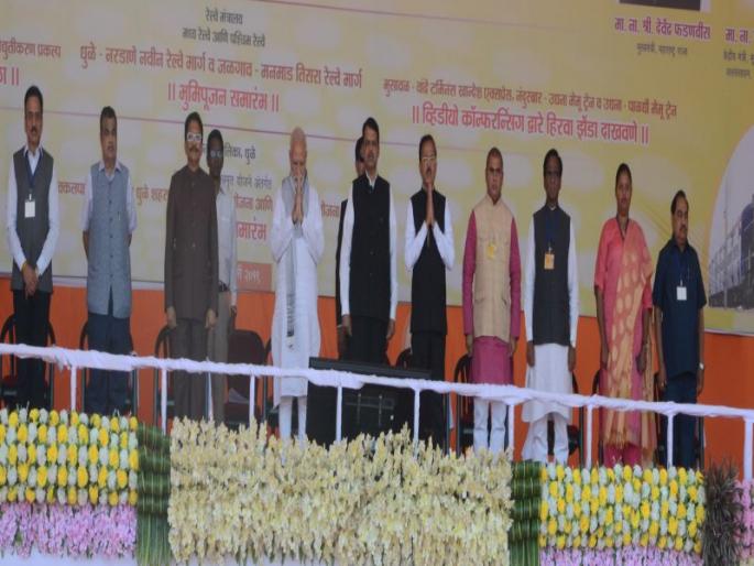 PM's homage to martyr martyr martyr of Pulwama terror | पुलवामा दहशतवादी हल्ल्यातील शहीद जवांनाना पंतप्रधानांची श्रद्धांजली PM's homage to martyr martyr martyr of Pulwama terror | पुलवामा दहशतवादी हल्ल्यातील शहीद जवांनाना पंतप्रधानांची श्रद्धांजली