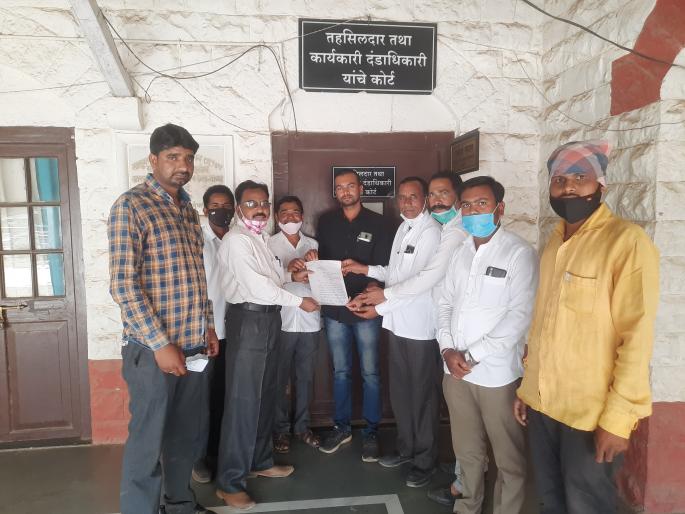 Power supply to agricultural pumps in Dindori cut off for three days | दिंडोरीत शेतीपंपांची वीज तीन दिवसांपासून खंडित Power supply to agricultural pumps in Dindori cut off for three days | दिंडोरीत शेतीपंपांची वीज तीन दिवसांपासून खंडित