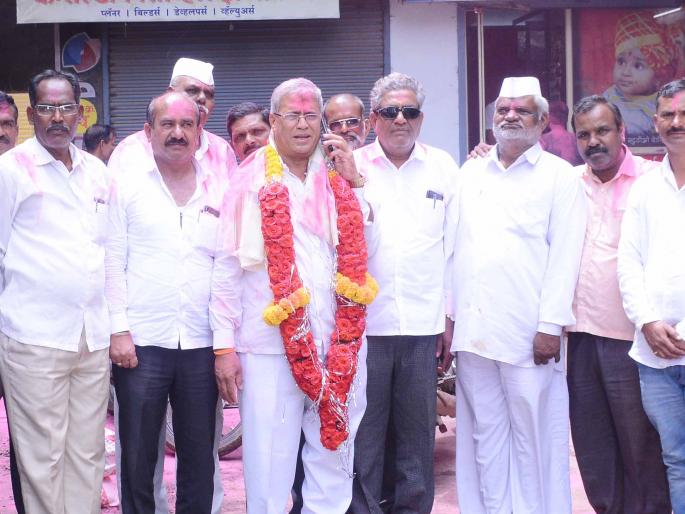 Dilip Jadhav appointed chairman of the farmers' union | शेतकरी संघाच्या चेअरमनपदी दिलीप जाधव Dilip Jadhav appointed chairman of the farmers' union | शेतकरी संघाच्या चेअरमनपदी दिलीप जाधव