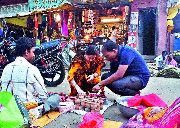 Happy Diwali shopping ... | दिवाळी खरेदीची लगबग...  Happy Diwali shopping ... | दिवाळी खरेदीची लगबग...