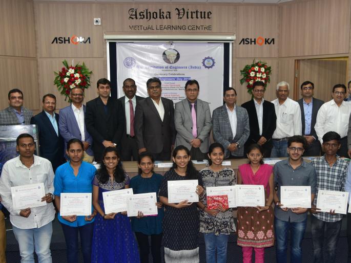 Respect for engineering quality students | अभियांत्रिकीच्या गुणवंत विद्यार्थ्यांचा सत्कार Respect for engineering quality students | अभियांत्रिकीच्या गुणवंत विद्यार्थ्यांचा सत्कार