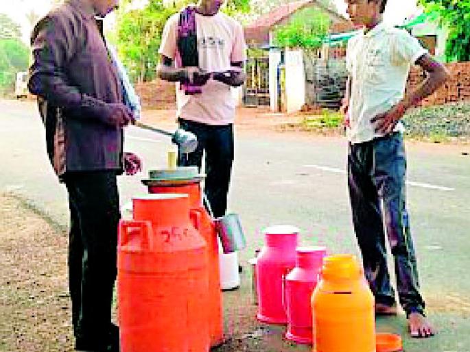 The curfew brought down milk prices | संचारबंदीने दुधाचे दर उतरले The curfew brought down milk prices | संचारबंदीने दुधाचे दर उतरले