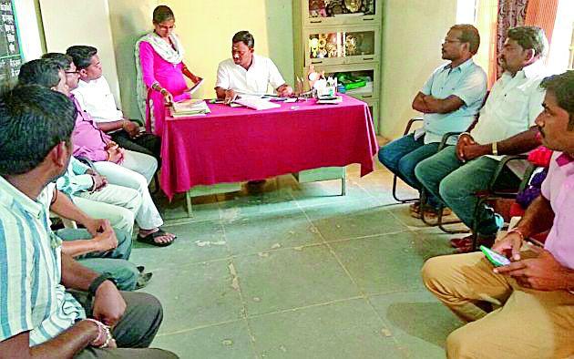 School contractual contract is out of order | शाळा साहित्याचे कंत्राट नियमबाह्य