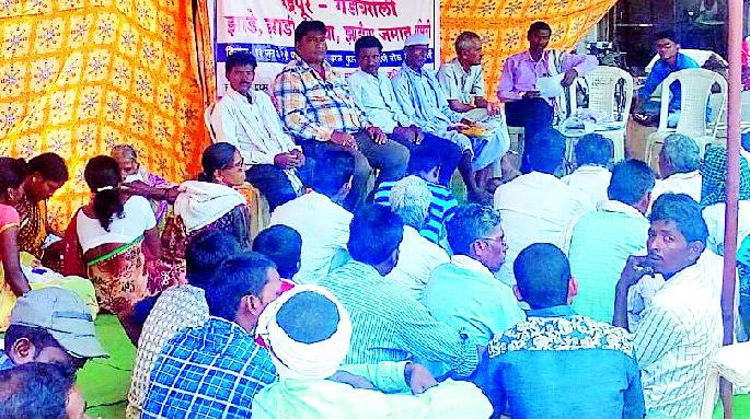 Treasures of the society to take care of the community | झाडे समाज बांधवांचे धरणे आंदोलन