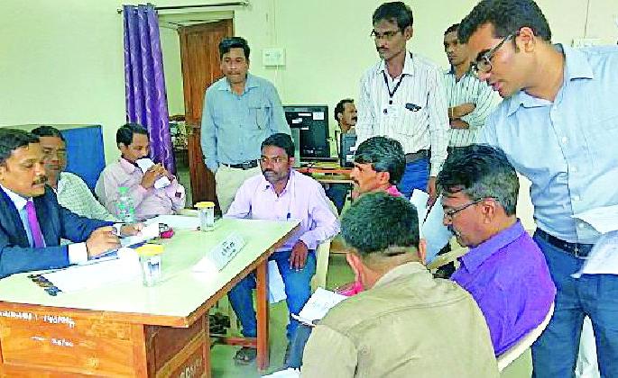 Settle on 33 cases in public | लोकअदालतीत ३३ प्रकरणांवर तोडगा