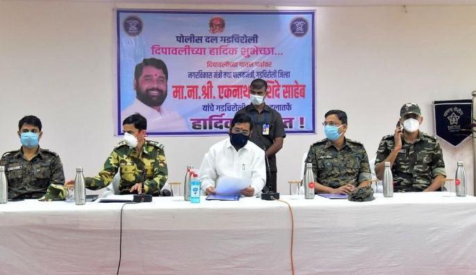 Eknath Shinde's Diwali with police personnel in Gadchiroli | गडचिरोलीत एकनाथ शिंदे यांची पोलीस जवानांसोबत दिवाळी Eknath Shinde's Diwali with police personnel in Gadchiroli | गडचिरोलीत एकनाथ शिंदे यांची पोलीस जवानांसोबत दिवाळी
