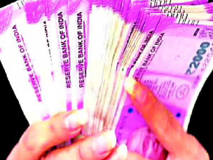 Banks' integrity in distributing loans to industries | उद्योगांना कर्ज वाटपात बँकांचा अखडता हात Banks' integrity in distributing loans to industries | उद्योगांना कर्ज वाटपात बँकांचा अखडता हात