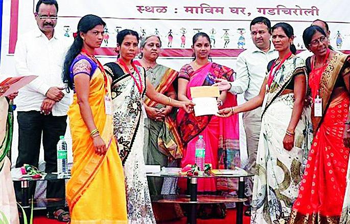 Women should also develop in social and political fields | महिलांनी सामाजिक व राजकीय क्षेत्रातही विकास साधावा