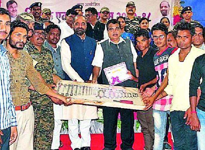 CRPF initiative in social activities | सामाजिक उपक्रमातही सीआरपीएफचा पुढाकार CRPF initiative in social activities | सामाजिक उपक्रमातही सीआरपीएफचा पुढाकार