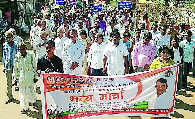 Congressjane Nagar Panchayat hit | काँग्रेसजन नगर पंचायतीवर धडकले Congressjane Nagar Panchayat hit | काँग्रेसजन नगर पंचायतीवर धडकले