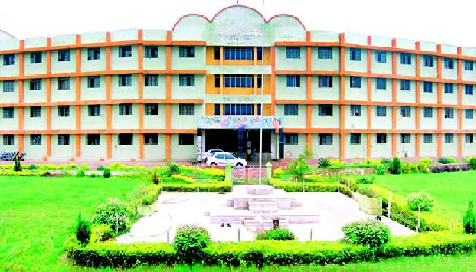 Red Zone employees in Zilla Parishad | रेड झोनमधील कर्मचाऱ्यांचा जिल्हा परिषदेत वावर
