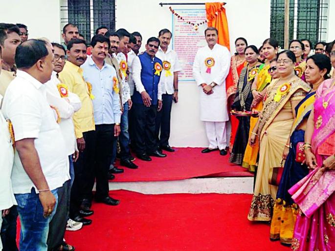 Society should cooperate with society | समाजकार्यात समाजबांधवांनी सहकार्य करावे Society should cooperate with society | समाजकार्यात समाजबांधवांनी सहकार्य करावे