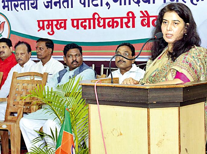 Extend information about government schemes to the public | शासनाच्या योजनांची माहिती जनतेपर्यंत पोहोचवा Extend information about government schemes to the public | शासनाच्या योजनांची माहिती जनतेपर्यंत पोहोचवा