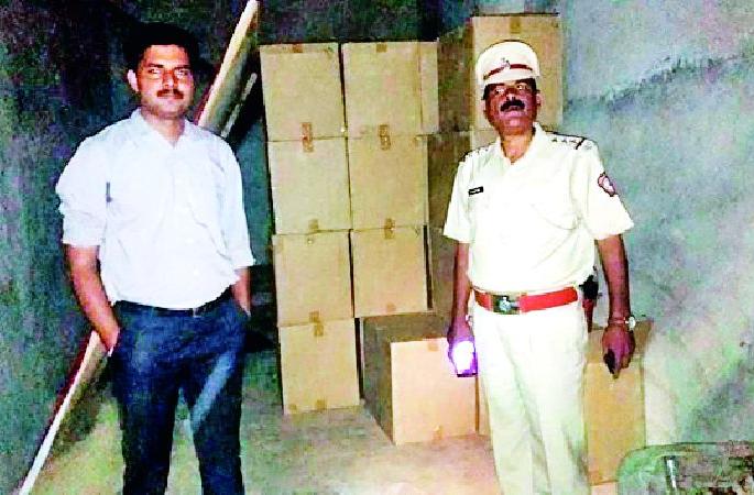 The forage of a domestic liquor factory | बनावट देशी दारूच्या कारखान्यावर धाड The forage of a domestic liquor factory | बनावट देशी दारूच्या कारखान्यावर धाड