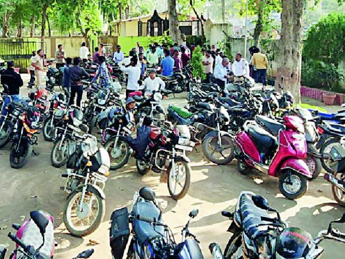 Action on 218 drivers in three days | तीन दिवसात २१८ वाहन चालकांवर कारवाई Action on 218 drivers in three days | तीन दिवसात २१८ वाहन चालकांवर कारवाई