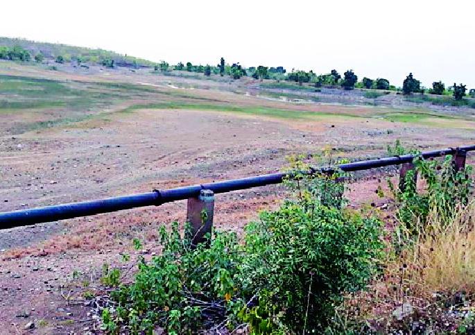 The base reached by Mama Lake in Taluka | तालुक्यातील मामा तलावांनी गाठला तळ The base reached by Mama Lake in Taluka | तालुक्यातील मामा तलावांनी गाठला तळ