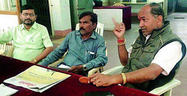 Online teachers became offline | आॅनलाईन कामांनी शिक्षक झाले आॅफलाईन