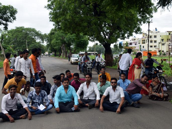 Disadvantaged students from 'TET' exam | ‘टीईटी’ परीक्षेपासून विद्यार्थी वंचित Disadvantaged students from 'TET' exam | ‘टीईटी’ परीक्षेपासून विद्यार्थी वंचित